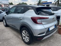 RENAULT CAPTUR 1.6 E-TECH HYBRID INTENS pieno