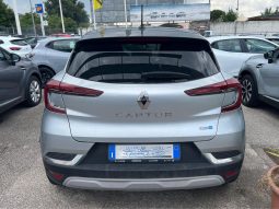 RENAULT CAPTUR 1.6 E-TECH HYBRID INTENS pieno