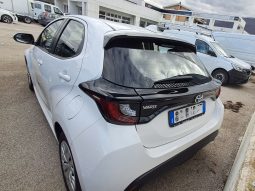 TOYOTA YARIS 1.5 HYBRID ACTIVE pieno