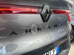 RENAULT ARKANA E-TECH HYBRID ENGINEERED pieno