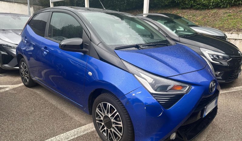 TOYOTA AYGO X-CLUSIV 72CV BLU pieno