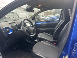 TOYOTA AYGO X-CLUSIV 72CV BLU pieno