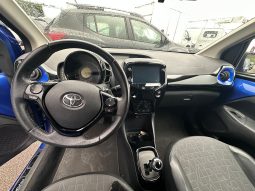 TOYOTA AYGO X-CLUSIV 72CV BLU pieno